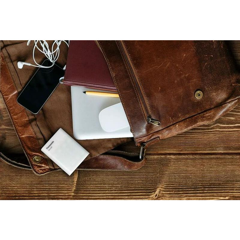 Зарядний пристрій Panasonic USB in/out з функцією Power Bank+4AA 2000 mAh